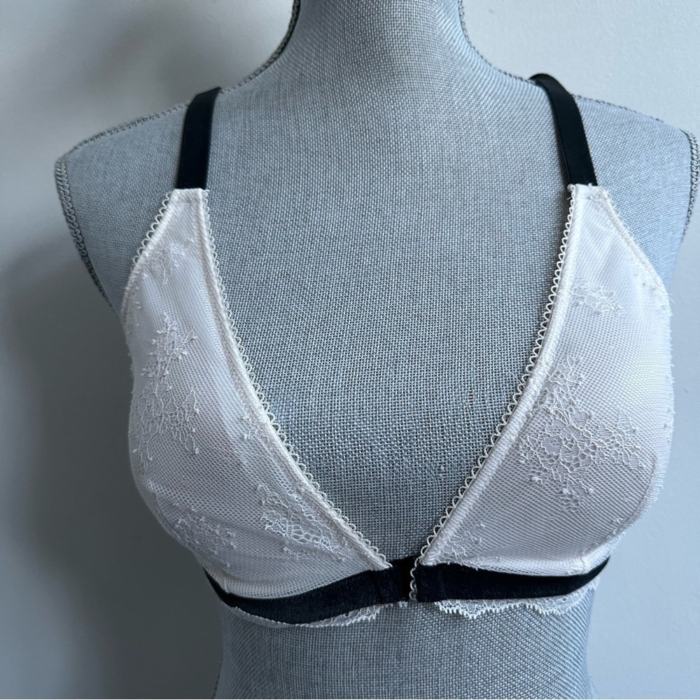 Victorias Secret Lace Front Clip Bralette size L